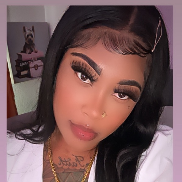 Meet your Posher, Favvv - Picture 1 of 1